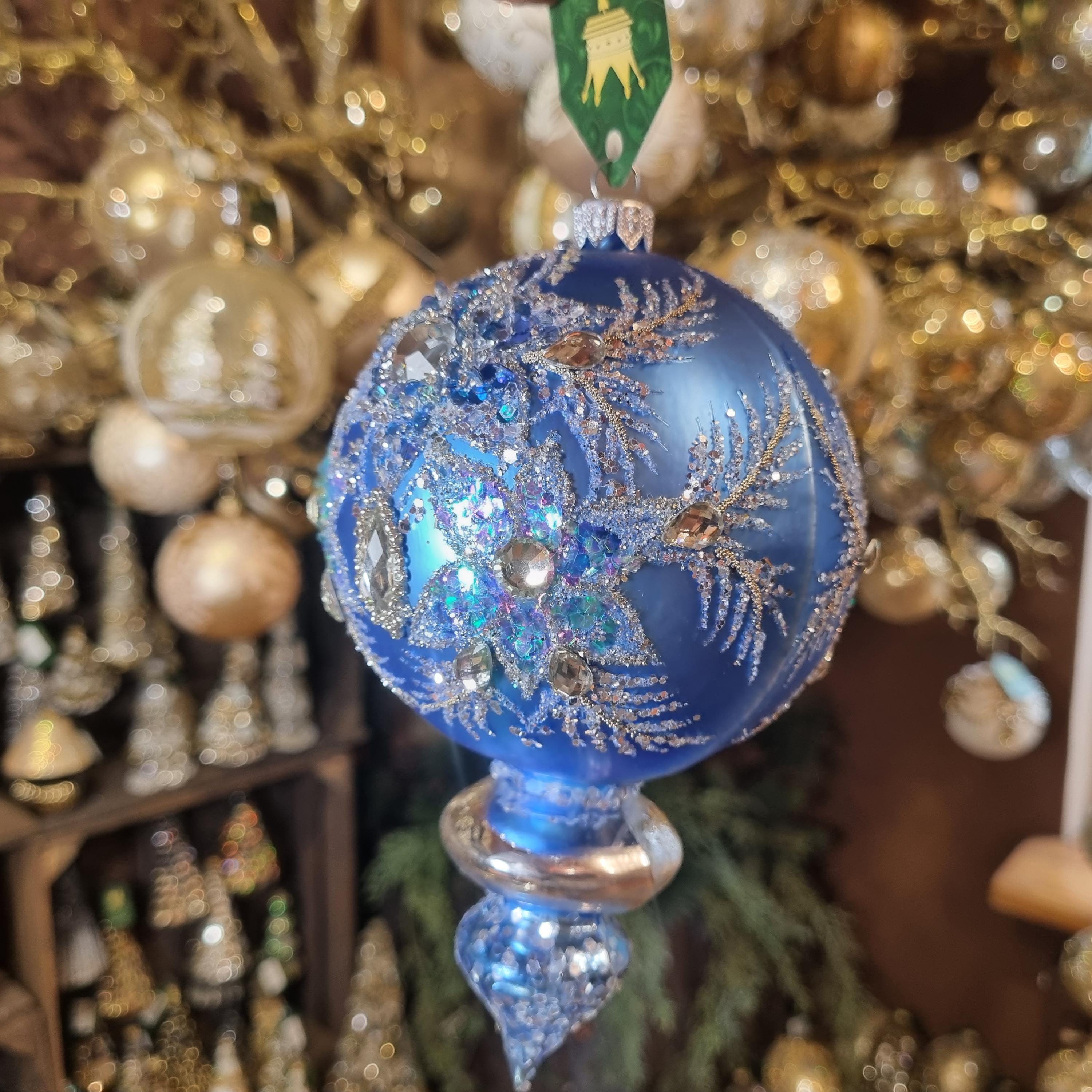Silverado ornament, glass ball with white and gold accents