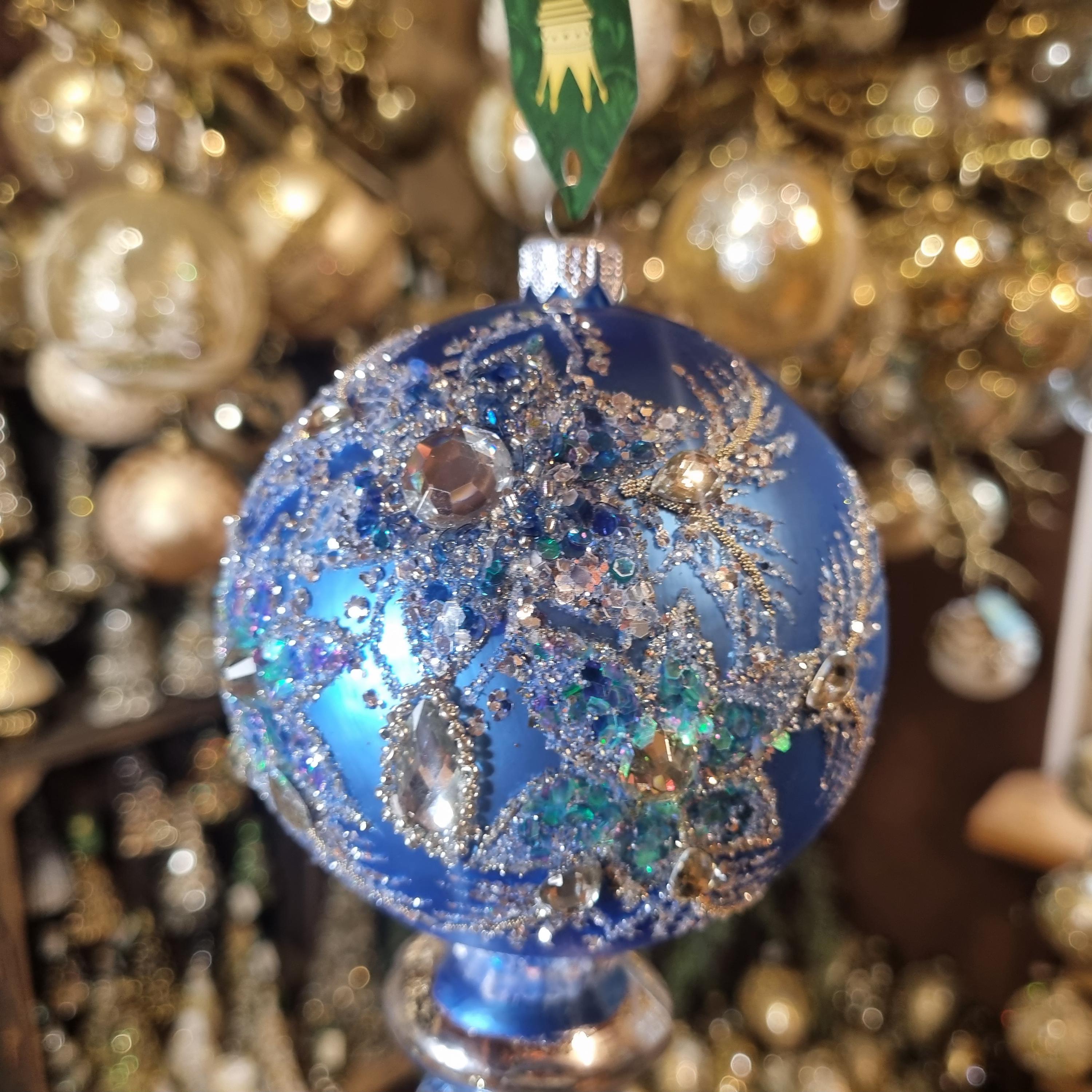 Silverado ornament, glass ball with white and gold accents