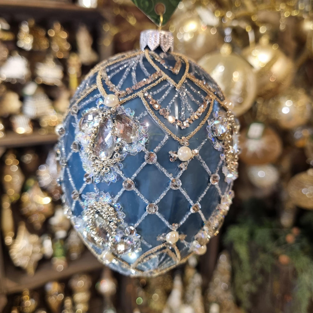 Silverado ornament, glass ball with elegant gold pattern
